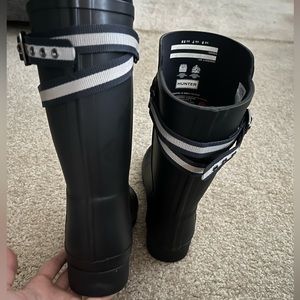 Hunter rain boots. Like new, it was used very few days, no damage.